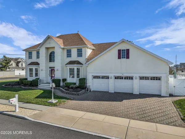 $1,999,900 | 154 Bay Avenue, Mantoloking, NJ 08738