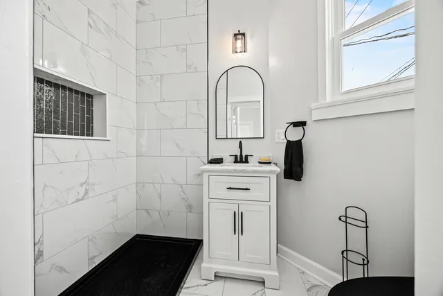 $2,100 | 3214 West Division Street, Unit 2, Chicago, IL 60651