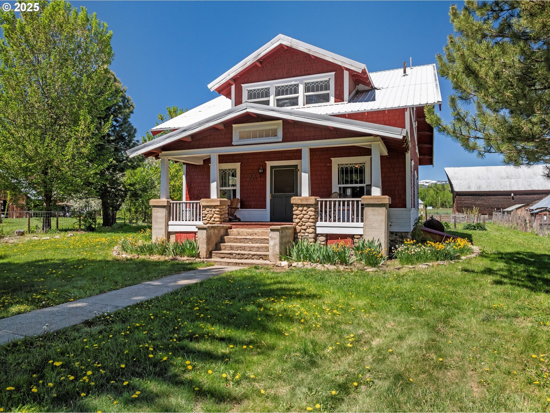37867 Highway 414 Halfway Or 97834 Halfway, OR 97834 - Photo 1 of 48 a front view of a house with a yard table and chairs