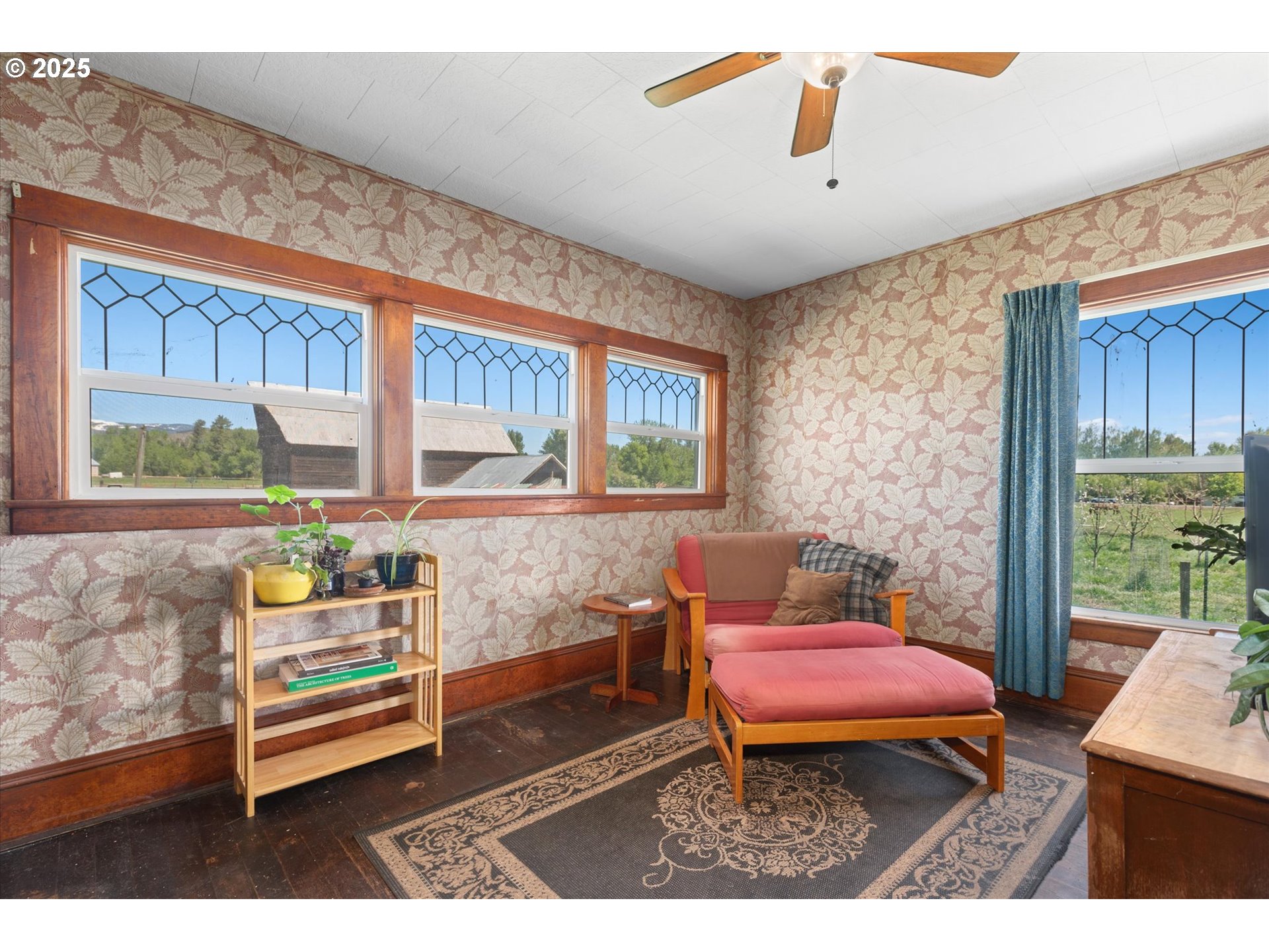 37867 Highway 414 Halfway Or 97834 Halfway, OR 97834 - Photo 12 of 48 a living room with furniture and a window