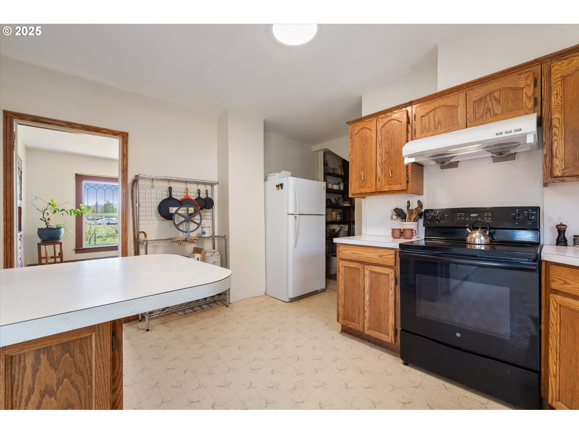 37867 Highway 414 Halfway Or 97834 Halfway, OR 97834 - Photo 16 of 48 a kitchen with refrigerator and cabinets