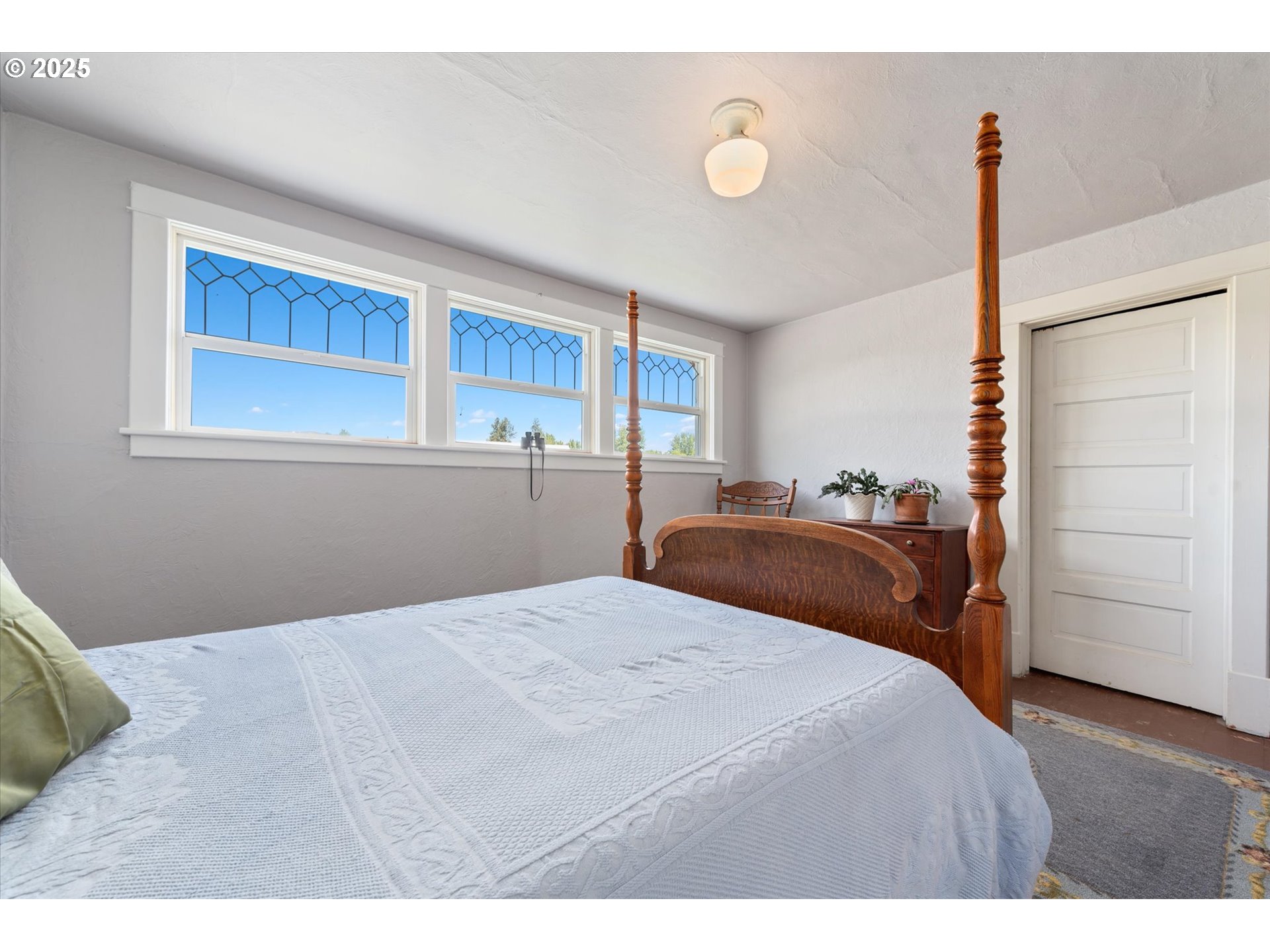 37867 Highway 414 Halfway Or 97834 Halfway, OR 97834 - Photo 23 of 48 a bedroom with a bed and a dresser