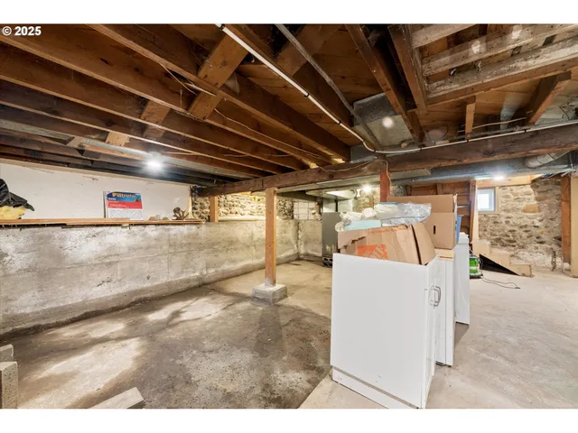 a view of utility room