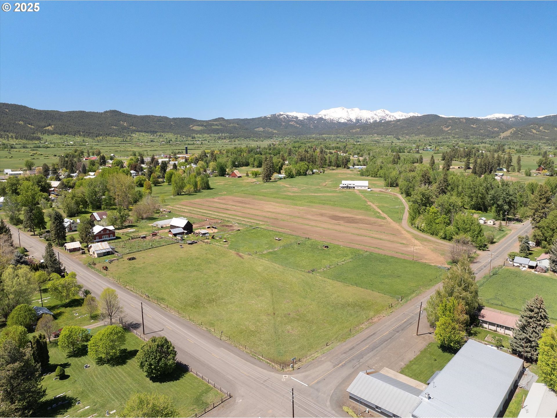 37867 Highway 414 Halfway Or 97834 Halfway, OR 97834 - Photo 32 of 48 a view of a city