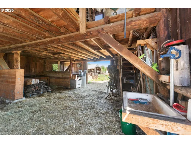 a view of an outdoor space