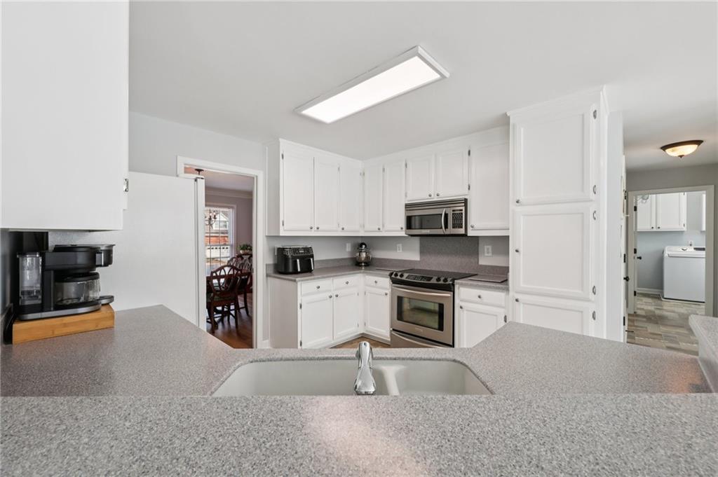 4304 Cedar Bluff Way Southwest Lilburn, GA 30047 - Photo 18 of 70