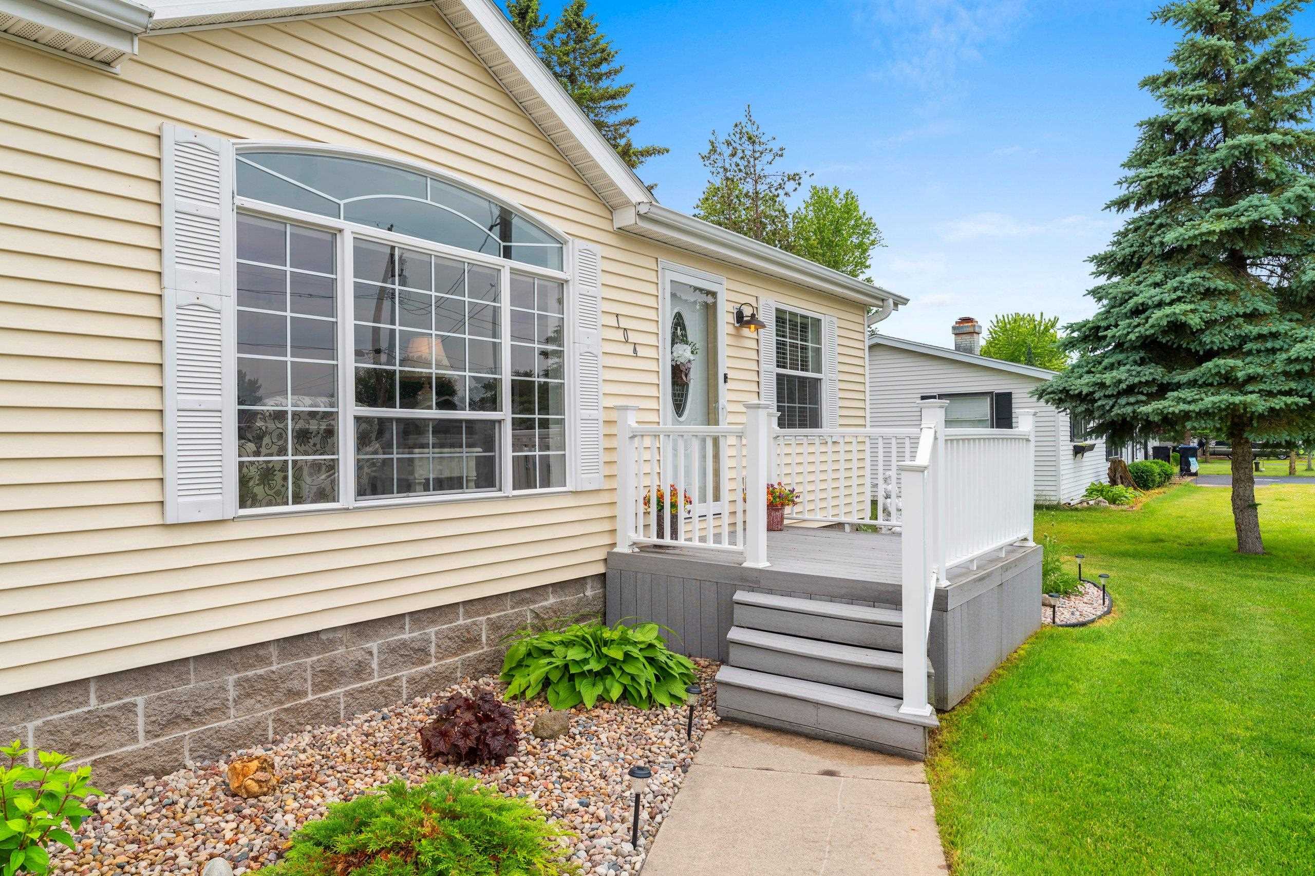 104 West Baehr Street Cecil, WI 54111 - Photo 4 of 64