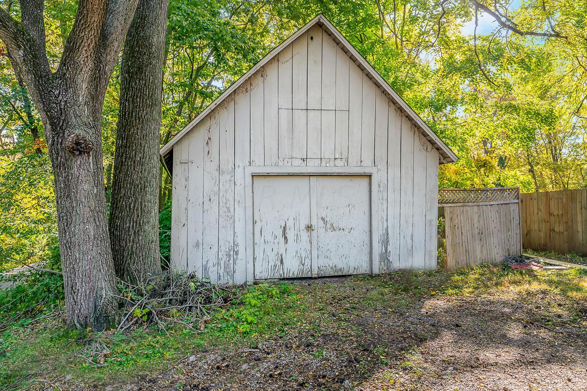 107 Price Road Columbus, OH 43230 - Photo 29 of 36 Storage