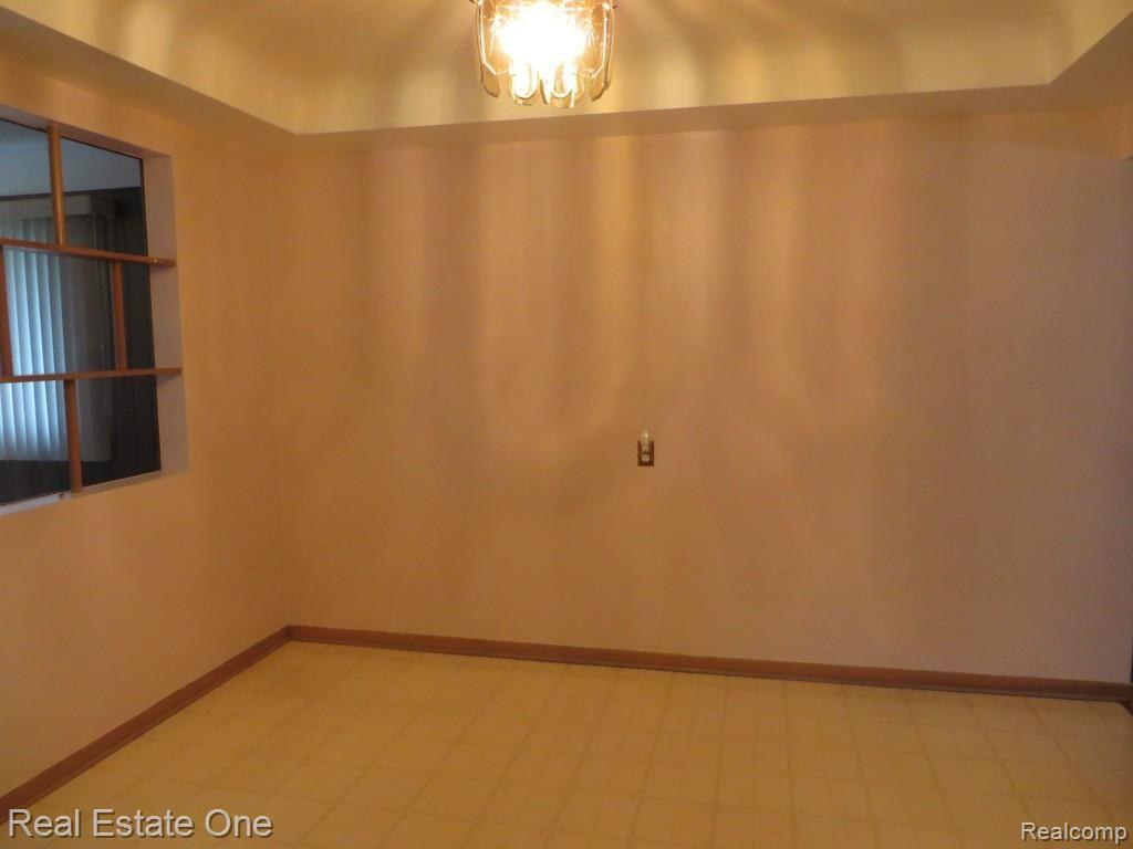 33488 Ryan Road Sterling Heights, MI 48310 - Photo 15 of 23 Kitchen dining area.jpg
