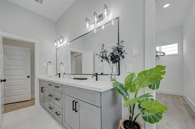 $2,700 | 2105 Sam Wilson Street, Unit C, Houston, TX 77020