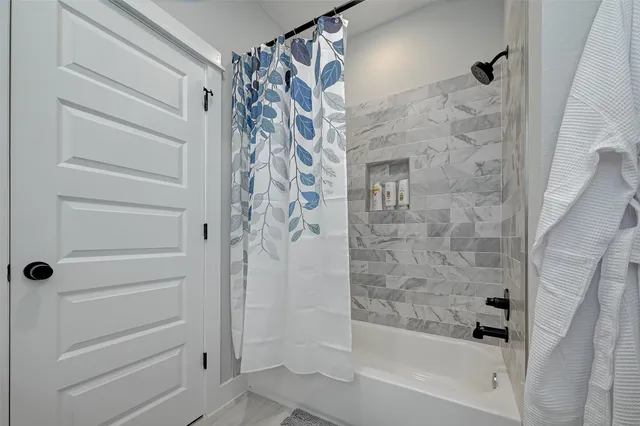 $2,700 | 2105 Sam Wilson Street, Unit C, Houston, TX 77020