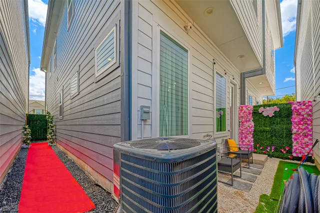 $2,700 | 2105 Sam Wilson Street, Unit C, Houston, TX 77020