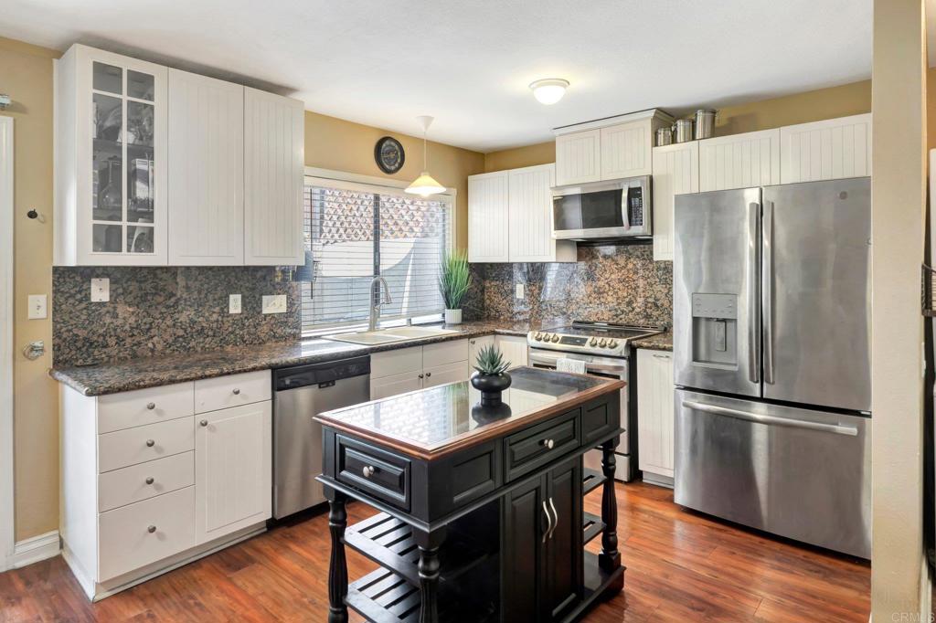 5362 Lake Murray Boulevard La Mesa, CA 91942 - Photo 1 of 40 Kitchen