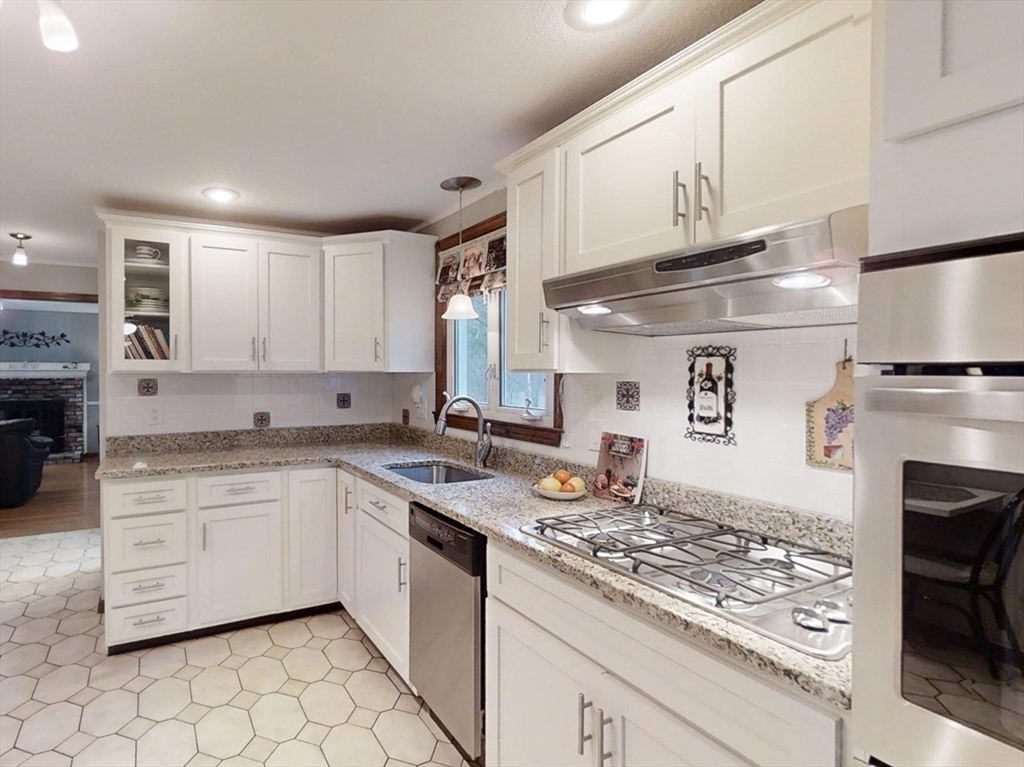 200 Cart Path Road Tewksbury, MA 01876 - Photo 3 of 29 Gallery Image 3