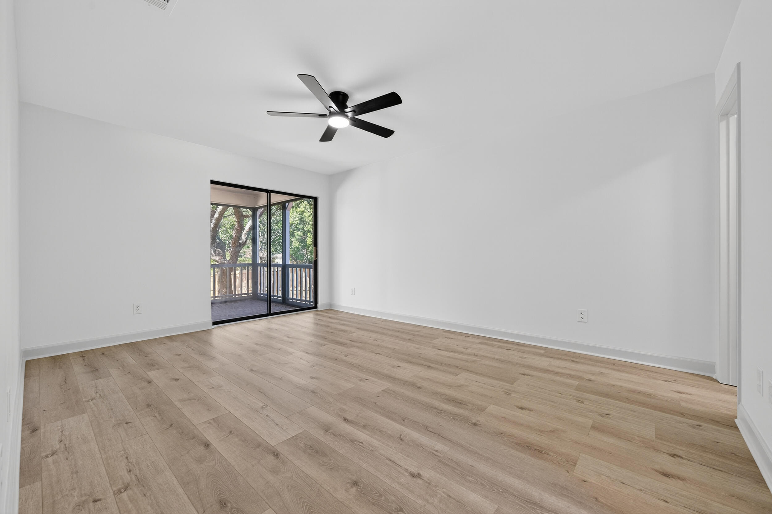 926 Ridgewood Way Niceville, FL 32578 - Photo 23 of 68 a view of an empty room with a window