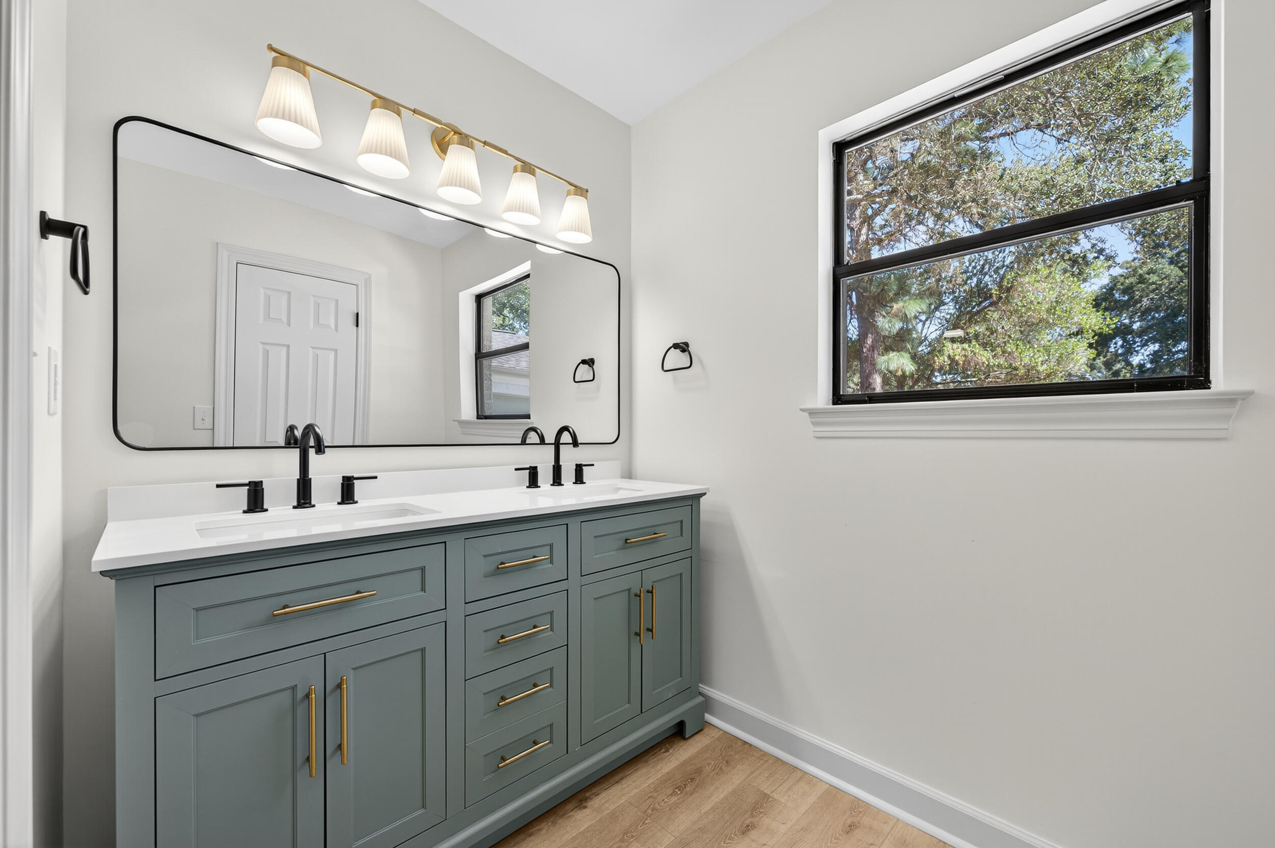 926 Ridgewood Way Niceville, FL 32578 - Photo 25 of 68 a bathroom with a double vanity sink and a mirror