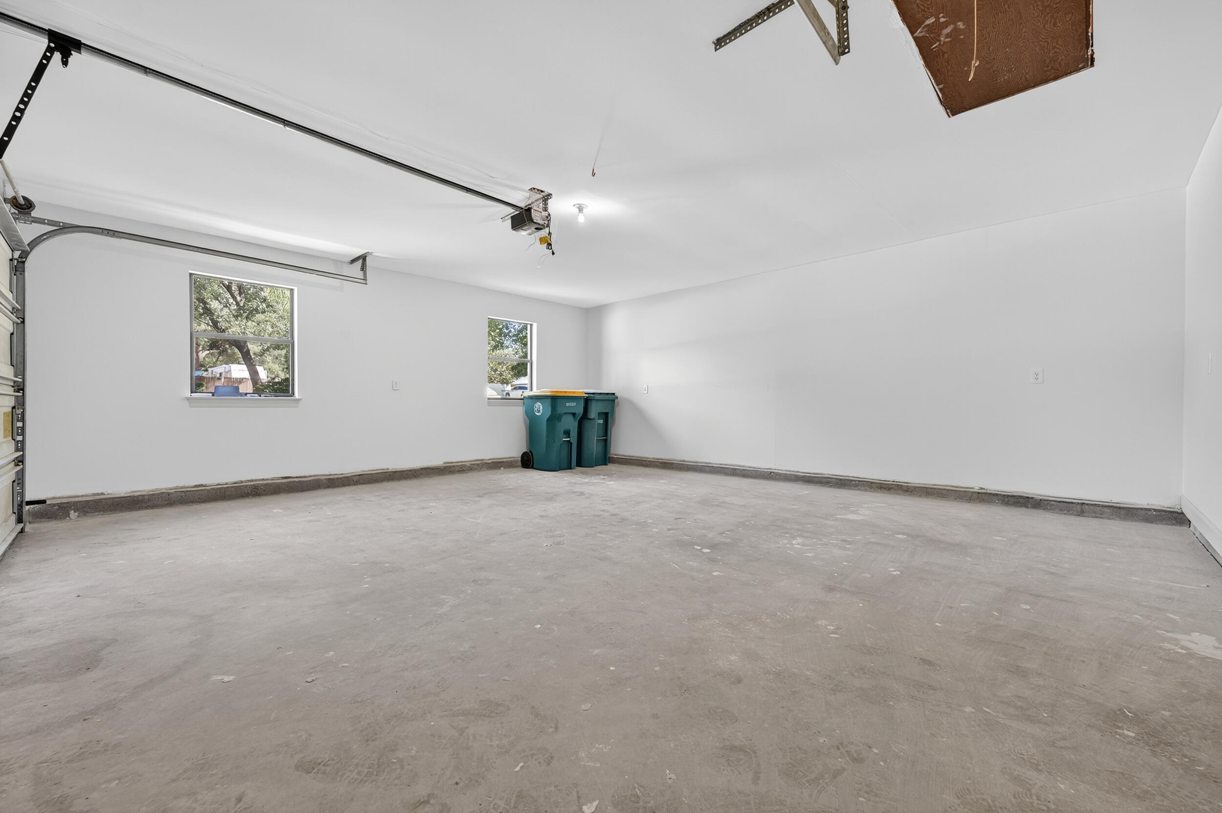 926 Ridgewood Way Niceville, FL 32578 - Photo 42 of 68 an empty room with entrance and windows