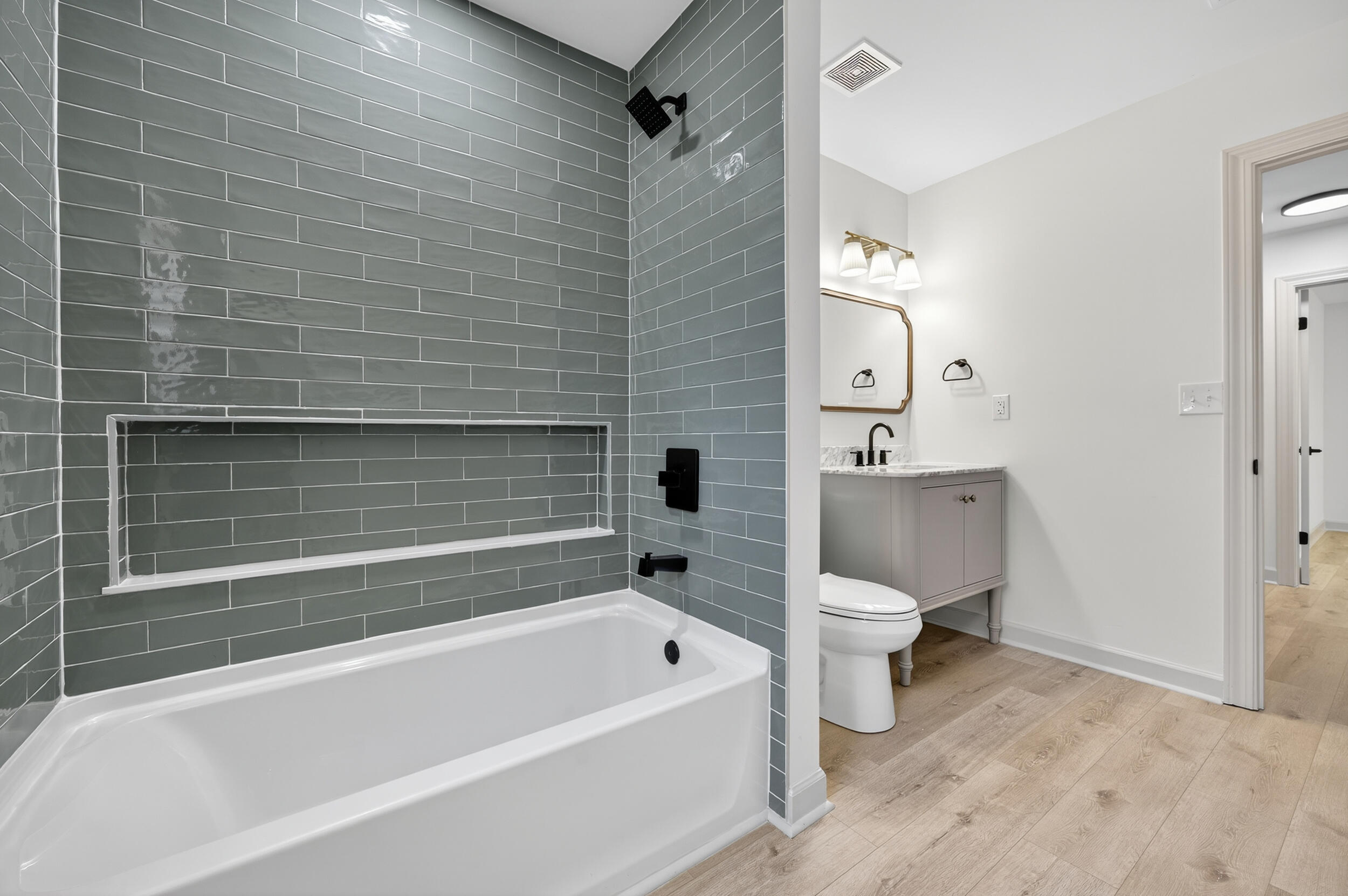 926 Ridgewood Way Niceville, FL 32578 - Photo 7 of 68 a bathroom with a bathtub and a toilet