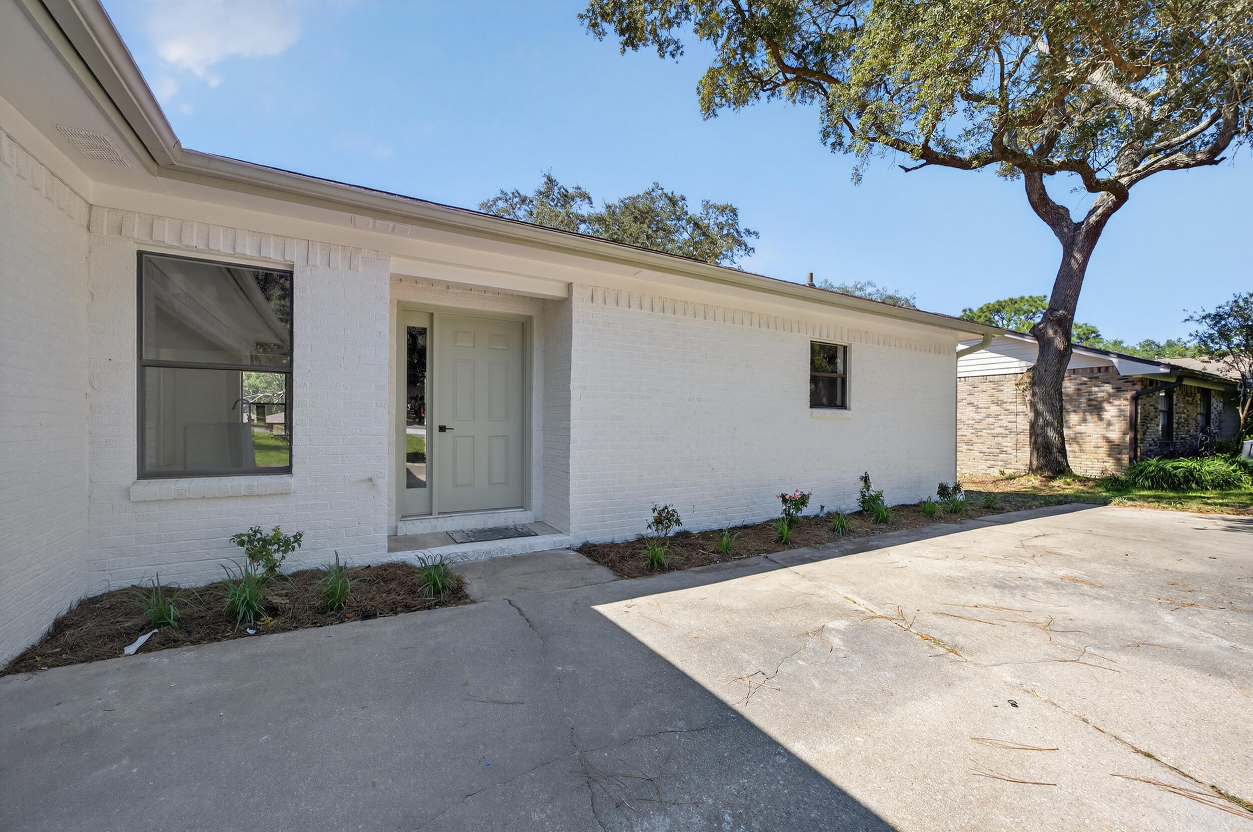 926 Ridgewood Way Niceville, FL 32578 - Photo 10 of 68 a front view of a house with a yard