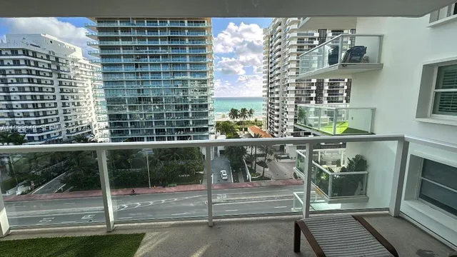 $3,300 | 5750 Collins Avenue, Unit 10J, Miami Beach, FL 33140