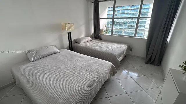$3,300 | 5750 Collins Avenue, Unit 10J, Miami Beach, FL 33140