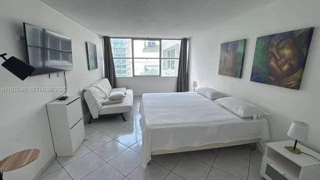 $3,300 | 5750 Collins Avenue, Unit 10J, Miami Beach, FL 33140
