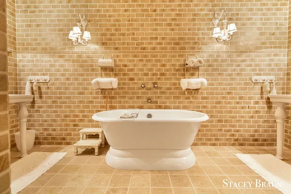 $2,750,000 | 7750 Silverthorne Drive Southeast, Ada, MI 49301