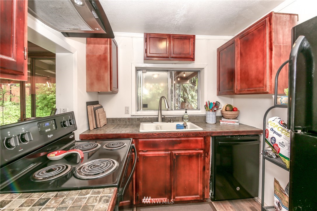 4714 Chrisella Road Northeast Edgewood, WA 98372 - Photo 13 of 22 Gallery Image 13