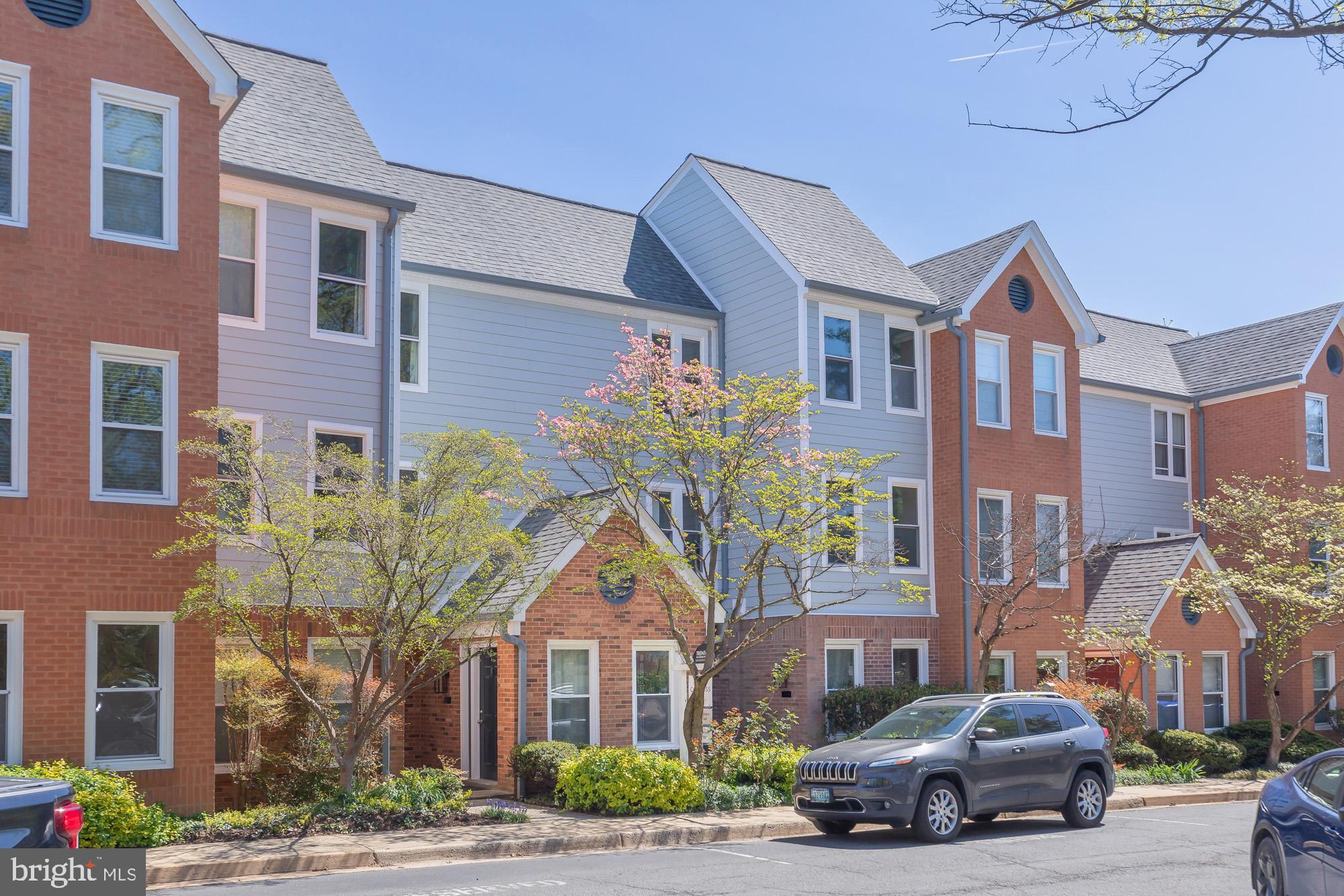 2103 North Rolfe Street, Unit B Arlington, VA 22209 - Photo 2 of 63