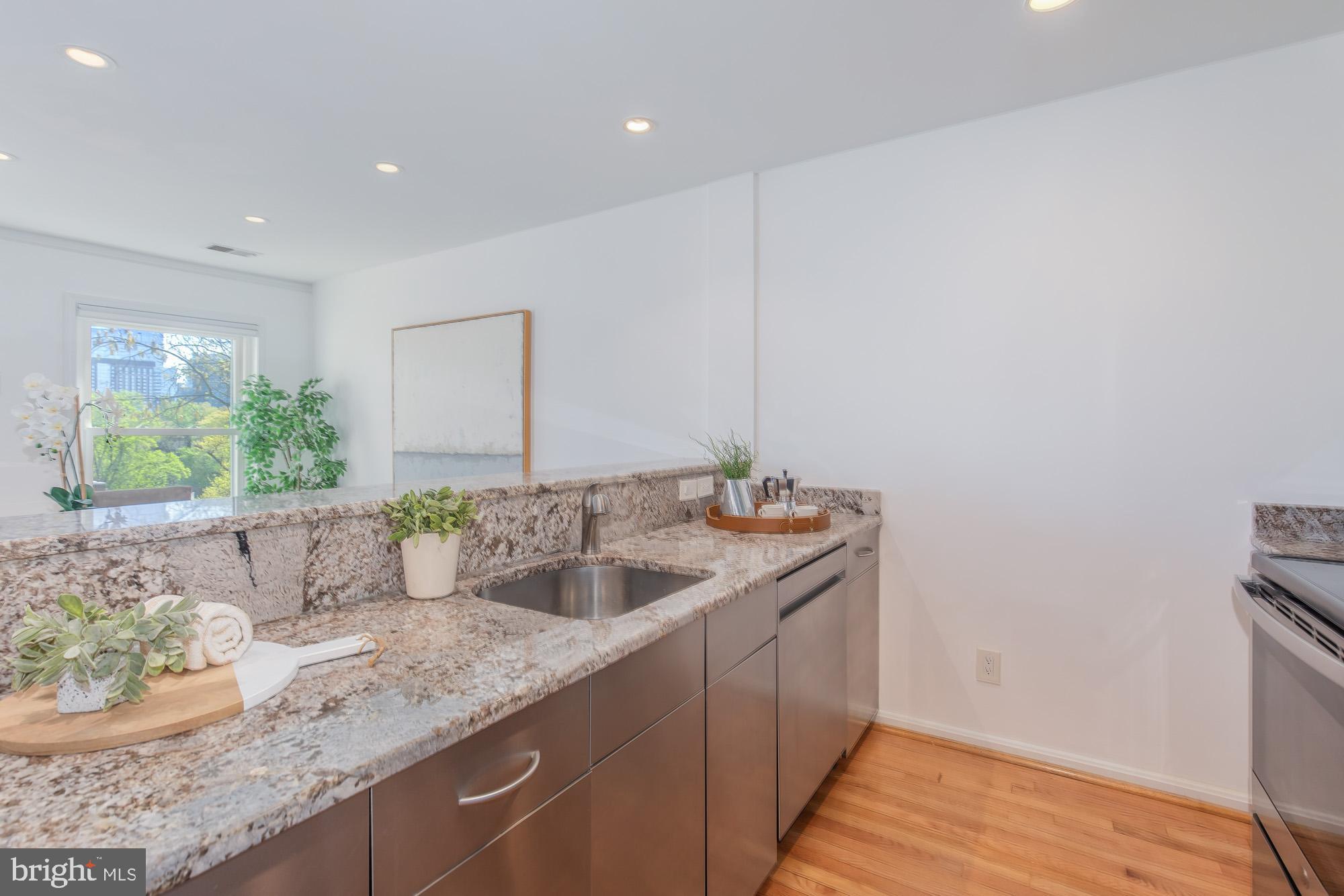 2103 North Rolfe Street, Unit B Arlington, VA 22209 - Photo 21 of 63