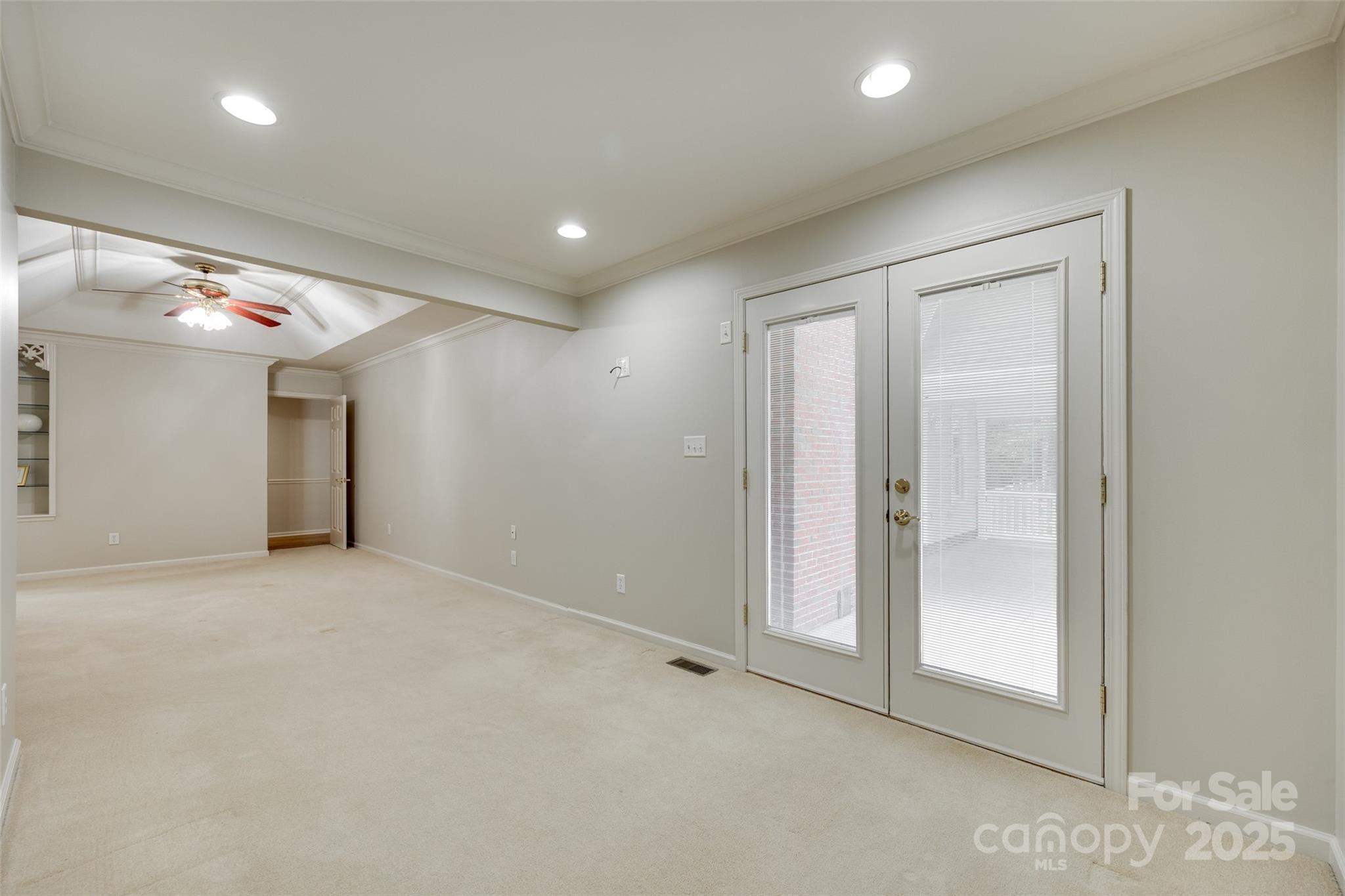 4307 Edgeland Road Edgemoor, SC 29712 - Photo 22 of 48 en empty room with windows and closet