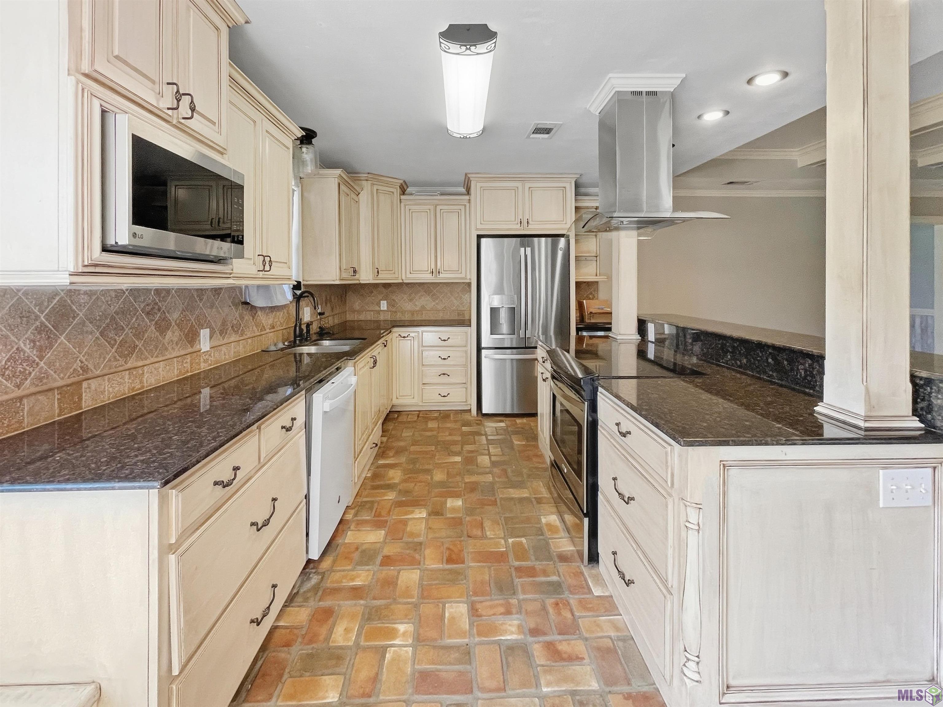 6335 Antioch Boulevard Baton Rouge, LA 70817 - Photo 2 of 17