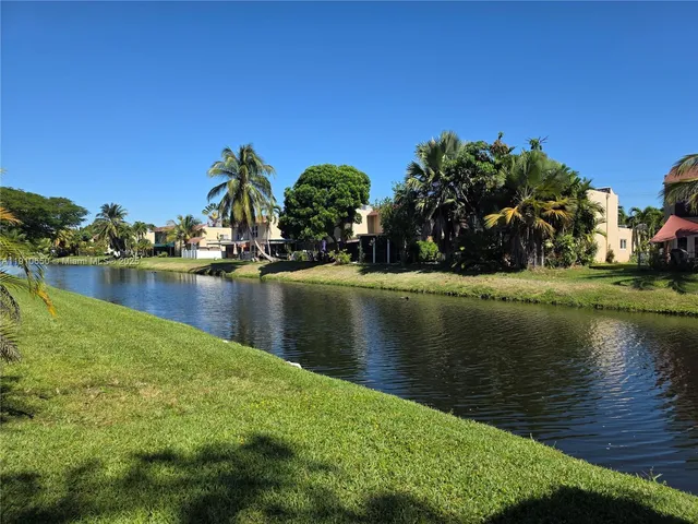 $2,000 | 10399 North Kendall Drive, Unit AA8, Miami, FL 33176