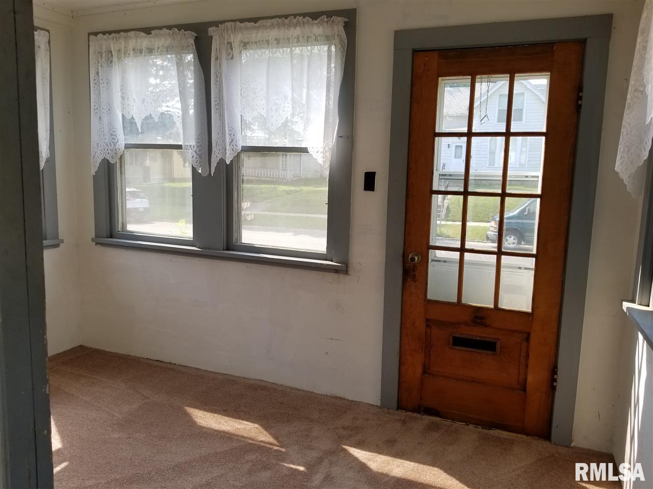 2811 Pershing Boulevard Clinton, IA 52732 - Photo 2 of 8 Gallery Image 2