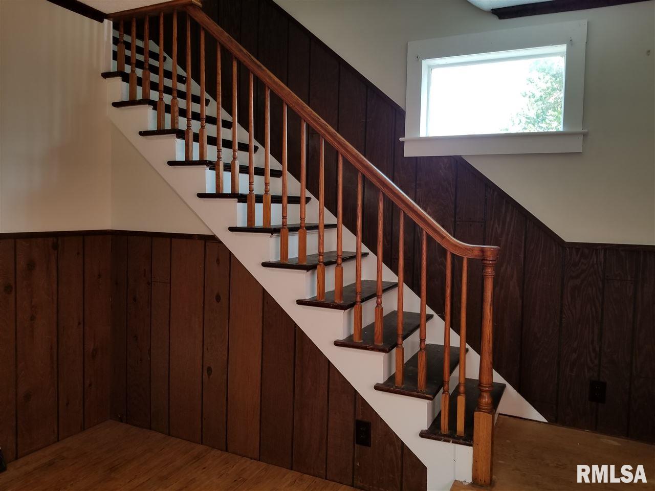 2811 Pershing Boulevard Clinton, IA 52732 - Photo 3 of 8 Gallery Image 3