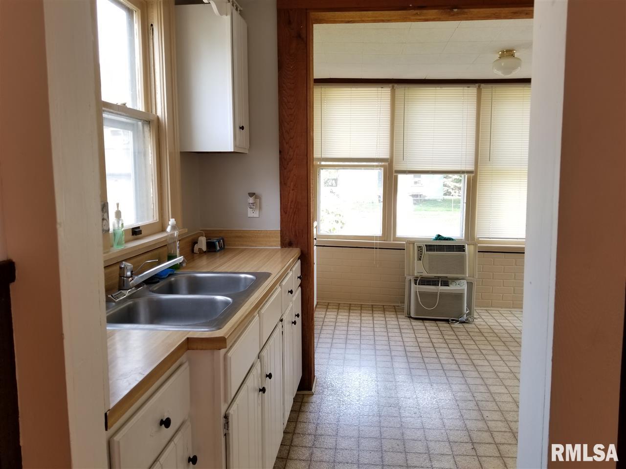 2811 Pershing Boulevard Clinton, IA 52732 - Photo 6 of 8 Gallery Image 6