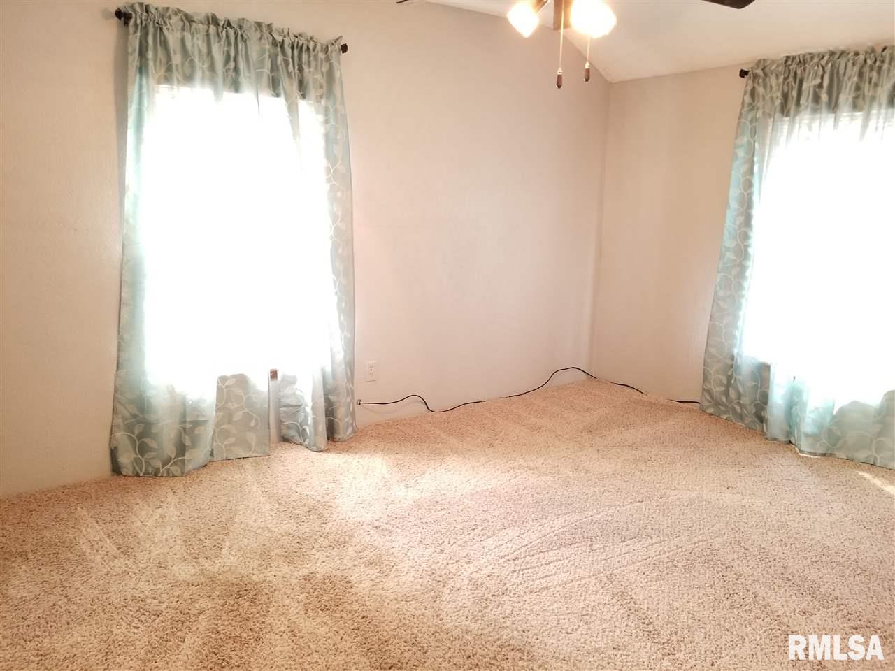 2811 Pershing Boulevard Clinton, IA 52732 - Photo 8 of 8 Gallery Image 8