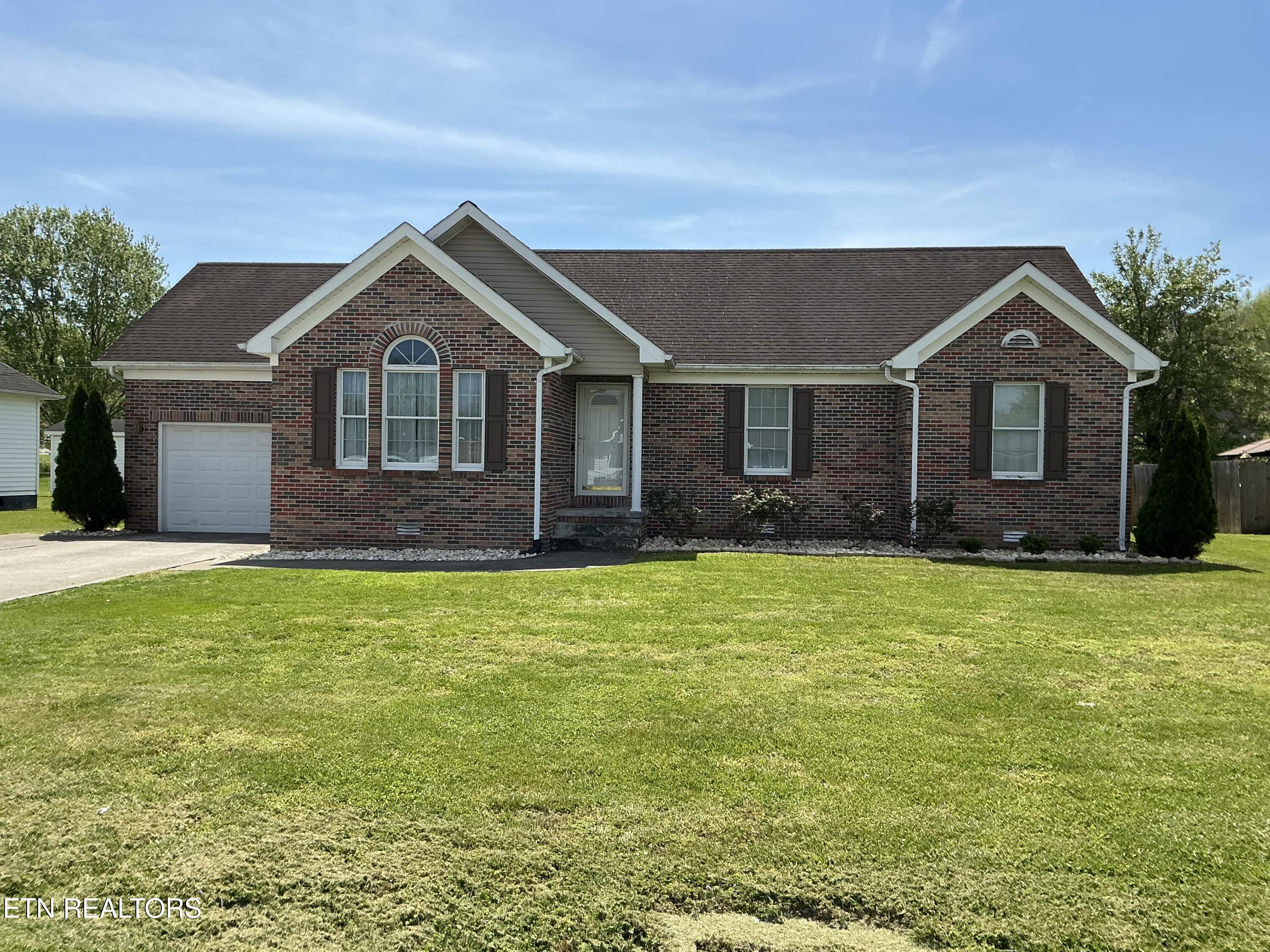 913 Doncaster Street Middlesboro, KY 40965 - Photo 1 of 19 IMG_5652