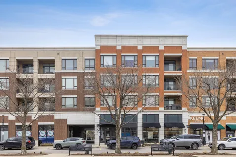 $575,000 | 850 Village Center Drive, Unit 201, Burr Ridge, IL 60527