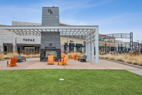 $575,000 | 850 Village Center Drive, Unit 201, Burr Ridge, IL 60527