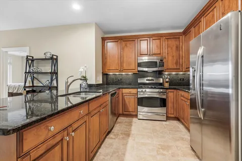 $575,000 | 850 Village Center Drive, Unit 201, Burr Ridge, IL 60527