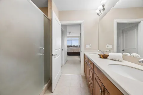 $575,000 | 850 Village Center Drive, Unit 201, Burr Ridge, IL 60527