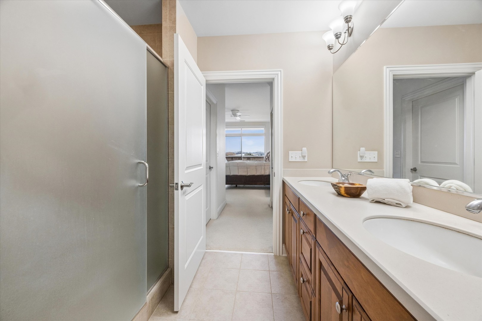 850 Village Center Drive, Unit 201 Burr Ridge, IL 60527 - Photo 8 of 16