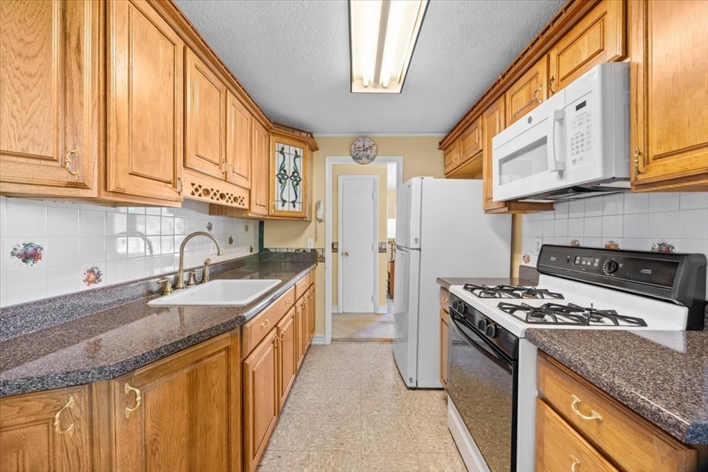 27 Nadine Road Brockton, MA 02302 - Photo 30 of 42