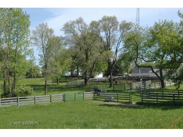 10-n008 Muirhead Road Elgin, IL 60124 - Photo 18 of 22