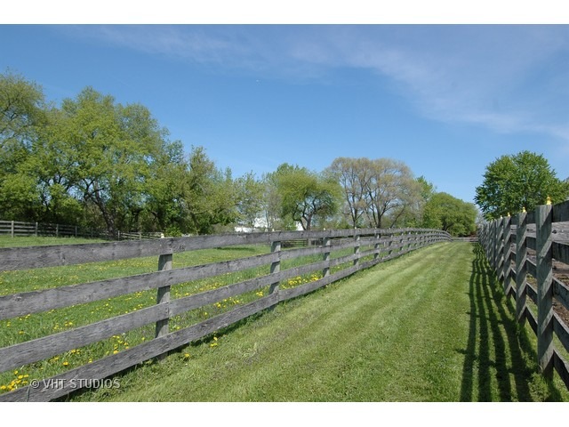 10-n008 Muirhead Road Elgin, IL 60124 - Photo 19 of 22