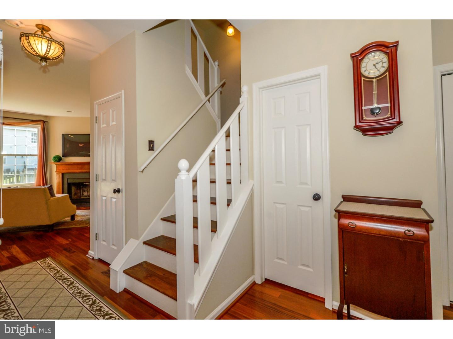 33 Country Road Perkasie, PA 18944 - Photo 2 of 25 Foyer
