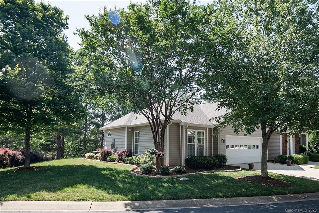 16616 Timber Crossing Road Charlotte, NC 28213 - Photo 2 of 40 a front view of a house with garden