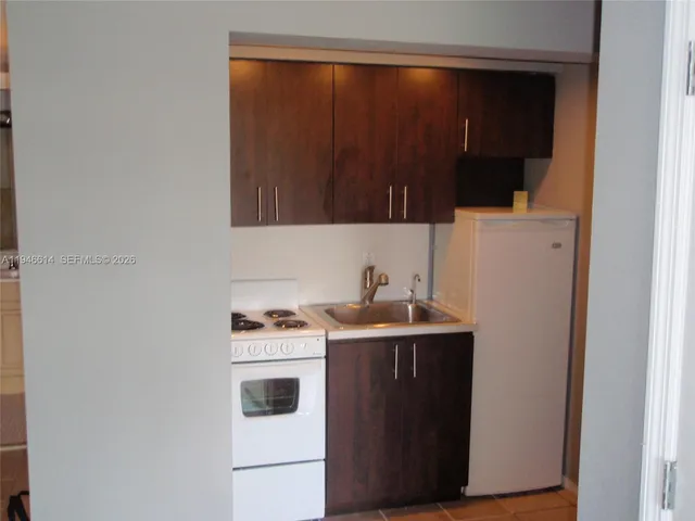 $1,450 | 2005 Sans Souci Boulevard, Unit 104, North Miami, FL 33181