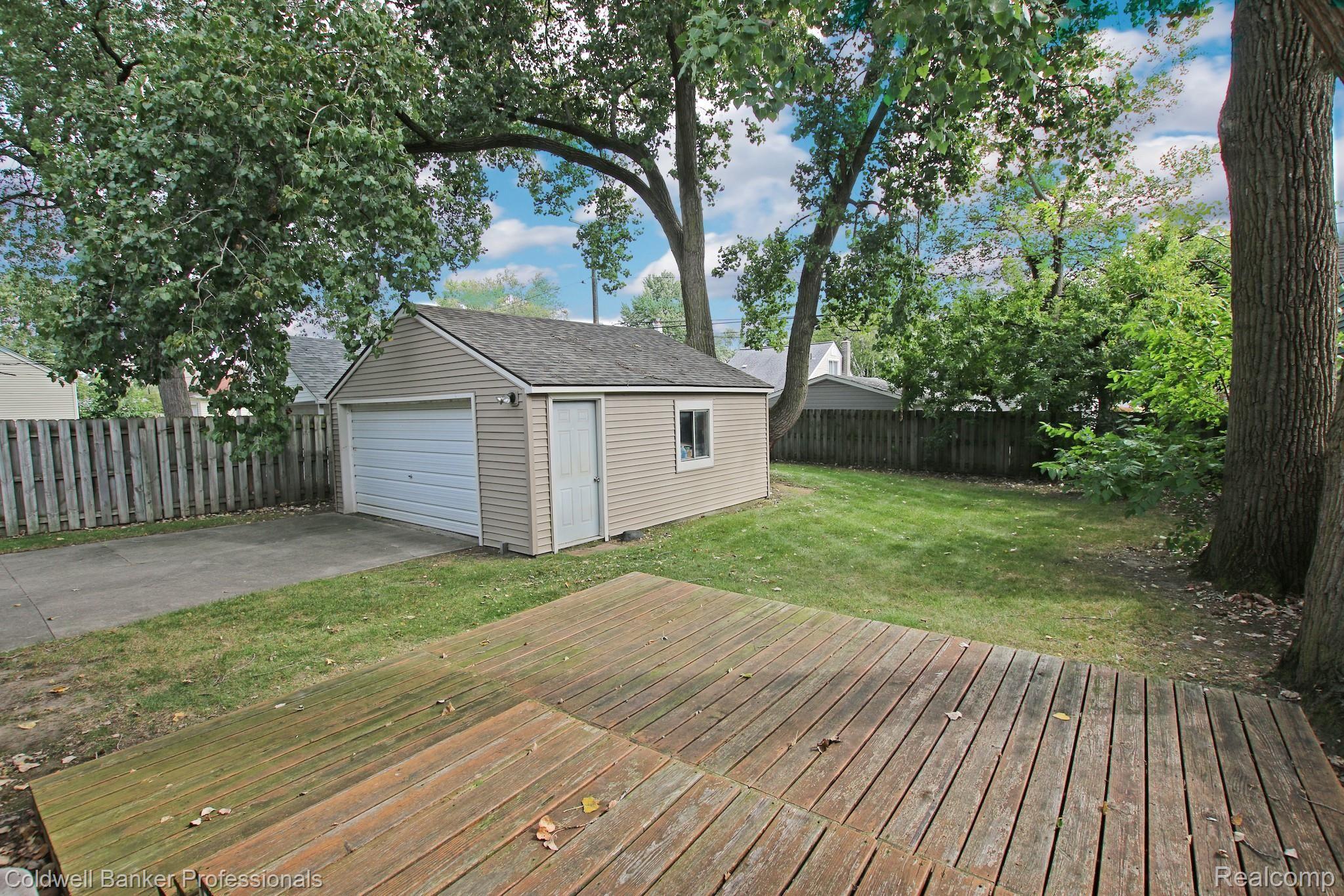 2696 Wakefield Road Berkley, MI 48072 - Photo 35 of 38 35) Backyard.jpg